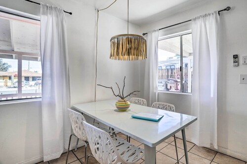 Cali Desert Oasis w/ Hot Tub + Mtn Views!