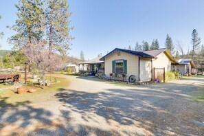 House (2 Bedrooms) | Interior - Quiet Challenge-brownsville Home Near Collins Lake (Brownsville)