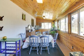 Interior - Quiet Challenge-brownsville Home Near Collins Lake (Brownsville)