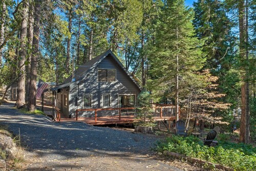 Family Cabin in Blue Lake Springs, Near Town!