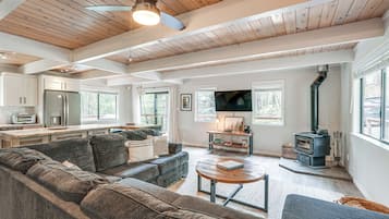 House (3 Bedrooms) | Front of property