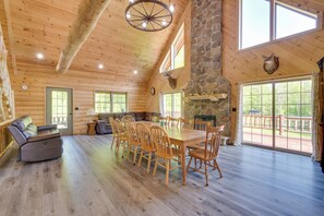 Talo (Multiple Bedrooms) | Sisätilat