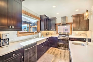 House (3 Bedrooms) | Interior - Frisco House - Rooftop Deck w/ Fire Pit Table (Frisco)