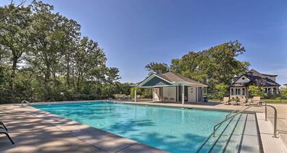 Fayetteville House: Pool Access & Gas Grill!