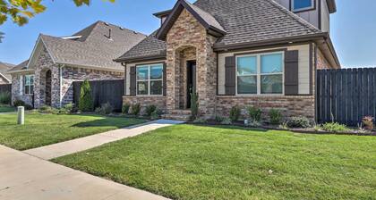 Fayetteville House: Pool Access & Gas Grill!