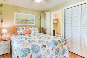 House (2 Bedrooms) | Interior - Outdoor Bar & Heated Pool: Bradenton Beach Home (Bradenton Beach)