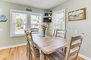 House (2 Bedrooms) | Interior - Outdoor Bar & Heated Pool: Bradenton Beach Home (Bradenton Beach)