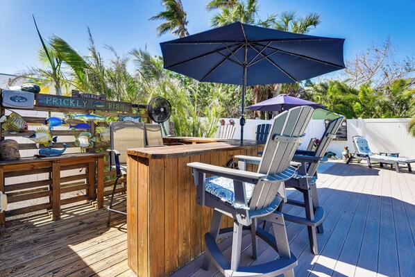 House (2 Bedrooms) | Interior - Outdoor Bar & Heated Pool: Bradenton Beach Home (Bradenton Beach)