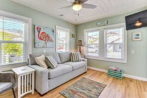 House (2 Bedrooms) | Interior - Outdoor Bar & Heated Pool: Bradenton Beach Home (Bradenton Beach)