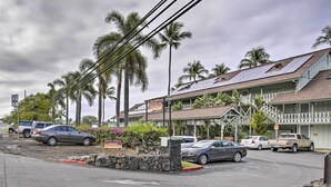 A building with a sign reading "EXIT ONLY" and a stone wall. - Kailua-kona Studio - Walk to Hale Halawai Park! (Kailua-Kona)