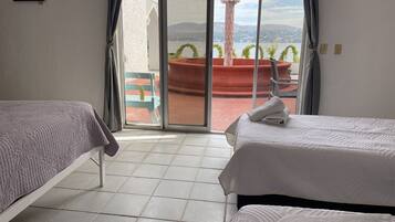 Habitación cuádruple familiar | Ropa de cama