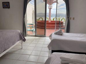 Family Quadruple Room | Bed sheets - Marina Palace Teques (Jojutla)