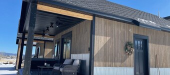 Romantic River Front Cottage at Old Works Golf Course! Hot Tub and Sauna!!