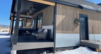 Romantic River Front Cottage at Old Works Golf Course! Hot Tub and Sauna!!