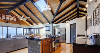 Kailua-kona House w/ Balcony & Ocean Views!