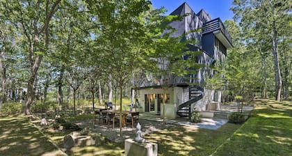 Unique Southampton Getaway w/ Rooftop Deck!