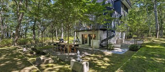 Unique Southampton Getaway w/ Rooftop Deck!