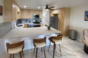 Interior - High-end Resort Condo Nestled on Molokai Shoreline (Kaunakakai)