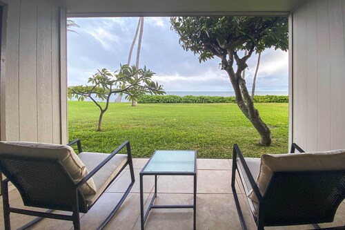 High-end Resort Condo Nestled on Molokai Shoreline