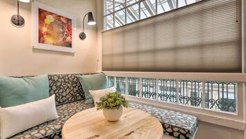 Apartment (0 Bedroom) | Interior