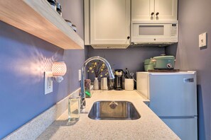 Interior - Dashing Dtwn Providence Studio w/ Smart TV! (Providence)