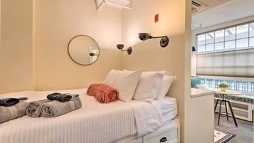 Apartment (0 Bedroom) | Interior