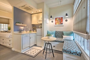 Apartment (0 Bedroom) | Front of property