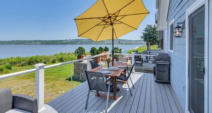 Coastal Portsmouth Home w/ Bay Access Near Newport