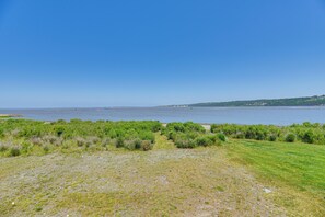 House (2 Bedrooms) | Interior - Coastal Portsmouth Home w/ Bay Access Near Newport (Portsmouth)