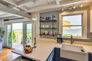 House (2 Bedrooms) | Interior - Coastal Portsmouth Home w/ Bay Access Near Newport (Portsmouth)