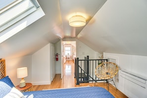 House (2 Bedrooms) | Interior - Coastal Portsmouth Home w/ Bay Access Near Newport (Portsmouth)