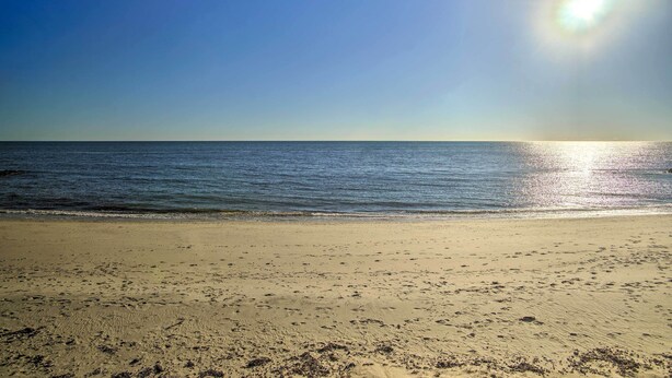 A beach with a clear sky and calm sea. - Romantic Cape Cod Studio w/ Patio, Near Beaches (Dennis Port)