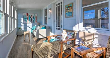Cozy Coastal Cottage: 5 Mi to Narragansett Beach!
