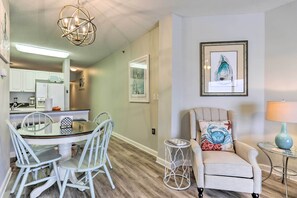 Apartment (2 Bedrooms) | Interior - Beachfront Gulf Shores Condo w/ Pool (Gulf Shores)