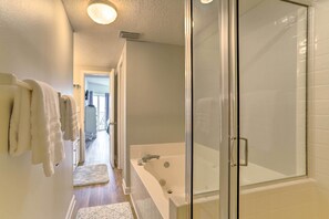 Apartment (2 Bedrooms) | Interior - Beachfront Gulf Shores Condo w/ Pool (Gulf Shores)