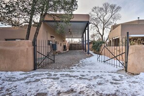 A building with a covered walkway and a gravel path. - Walk to Santa Fe Plaza & Shops! Adobe Gem w/ Patio (Santa Fe)