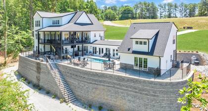Tranquil Shores Estate, Luxury Lakefront Compound w/ Heated Salt Pool, Hot Tub, Dock!