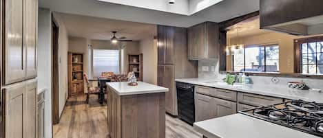 House (4 Bedrooms) | Interior