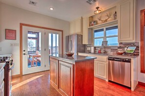 House (2 Bedrooms) | Interior - Updated Cabin w/ 360-degree Mtn View: 1 Mi to Lake (Medicine Park)