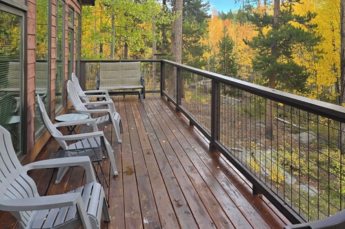 Large Home on 1 Acre: 2 Mi to Grand Lake Village
