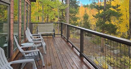 Large Home on 1 Acre: 2 Mi to Grand Lake Village