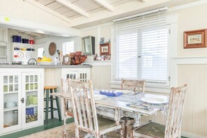 Dining - North Laguna cottage close to the beach (Laguna Beach)