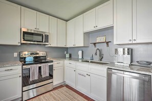 Microwave, oven, stovetop, dishwasher - St Augustine Bungalow w/ Yard; Pets Allowed! (St. Augustine)