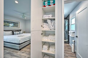 Apartemen (1 Bedroom) | 1 kamar tidur, meja kerja, dan ruang kerja ramah laptop