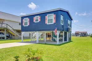 Exterior - 1 Mi to Shore: Bright Jamaica Beach Getaway! (Galveston)