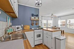 House (2 Bedrooms) | Interior - 1 Mi to Shore: Bright Jamaica Beach Getaway! (Galveston)