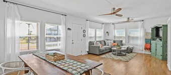 1 Mi to Shore: Bright Jamaica Beach Getaway!