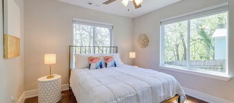 費耶特維爾度假屋，附庭院 - 步行至校園！