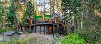 Truckee Family Home, Walk to Lake + 5 Mi to Skiing