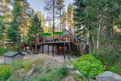 Truckee Family Home, Walk to Lake + 5 Mi to Skiing